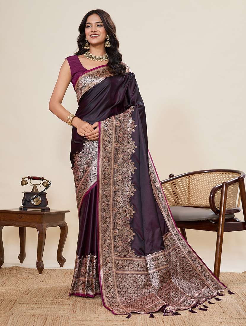 women solid with bordered saree with blouse