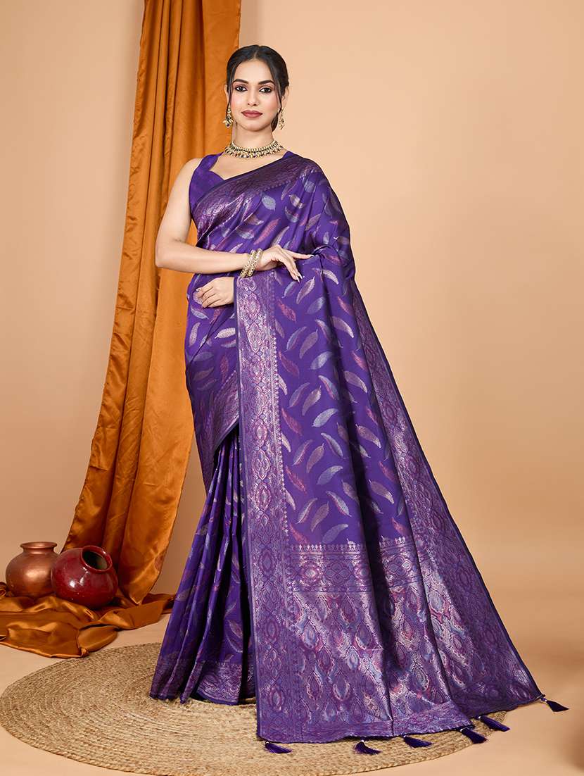 women self design banarasi saree with blouse