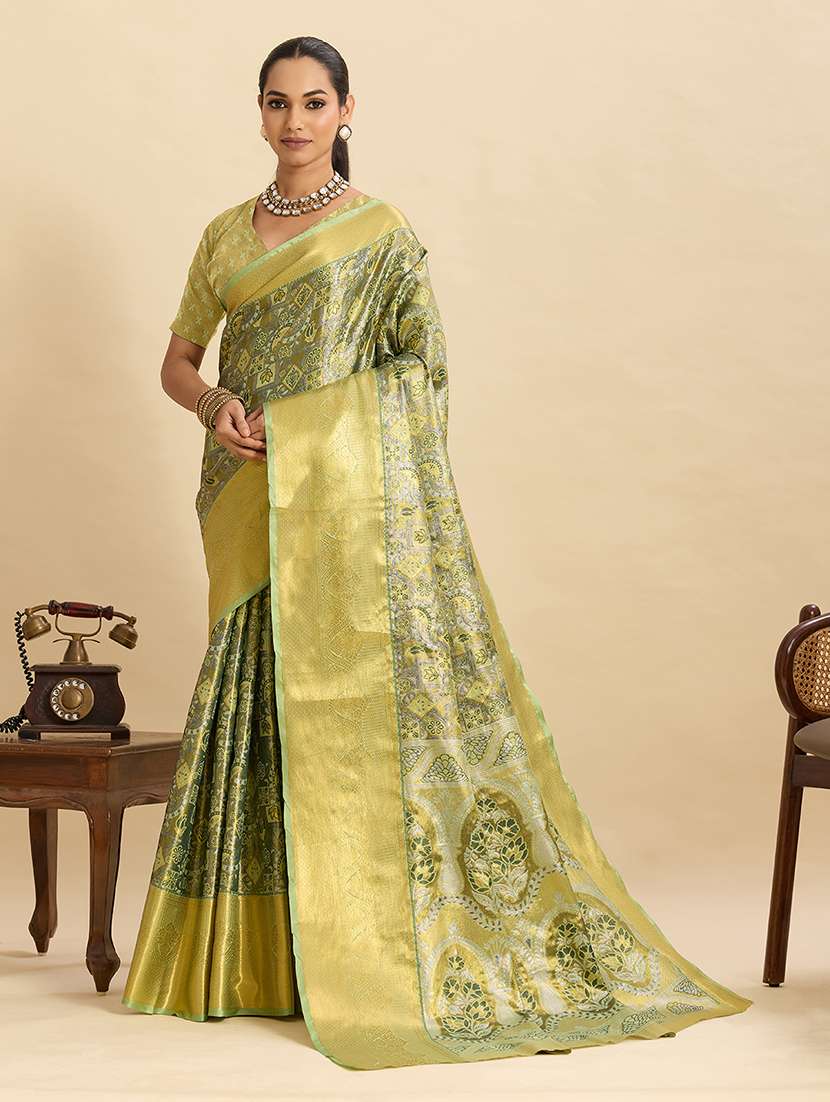 women self design kanjivaram saree with blouse