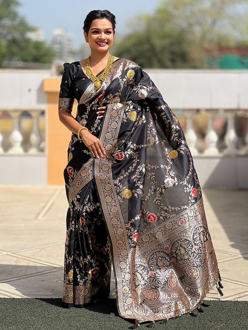 women self design banarasi saree with blouse