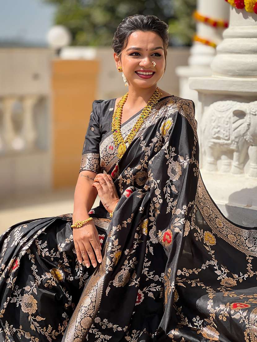 women self design banarasi saree with blouse - 22298790 -  Standard Image - 3