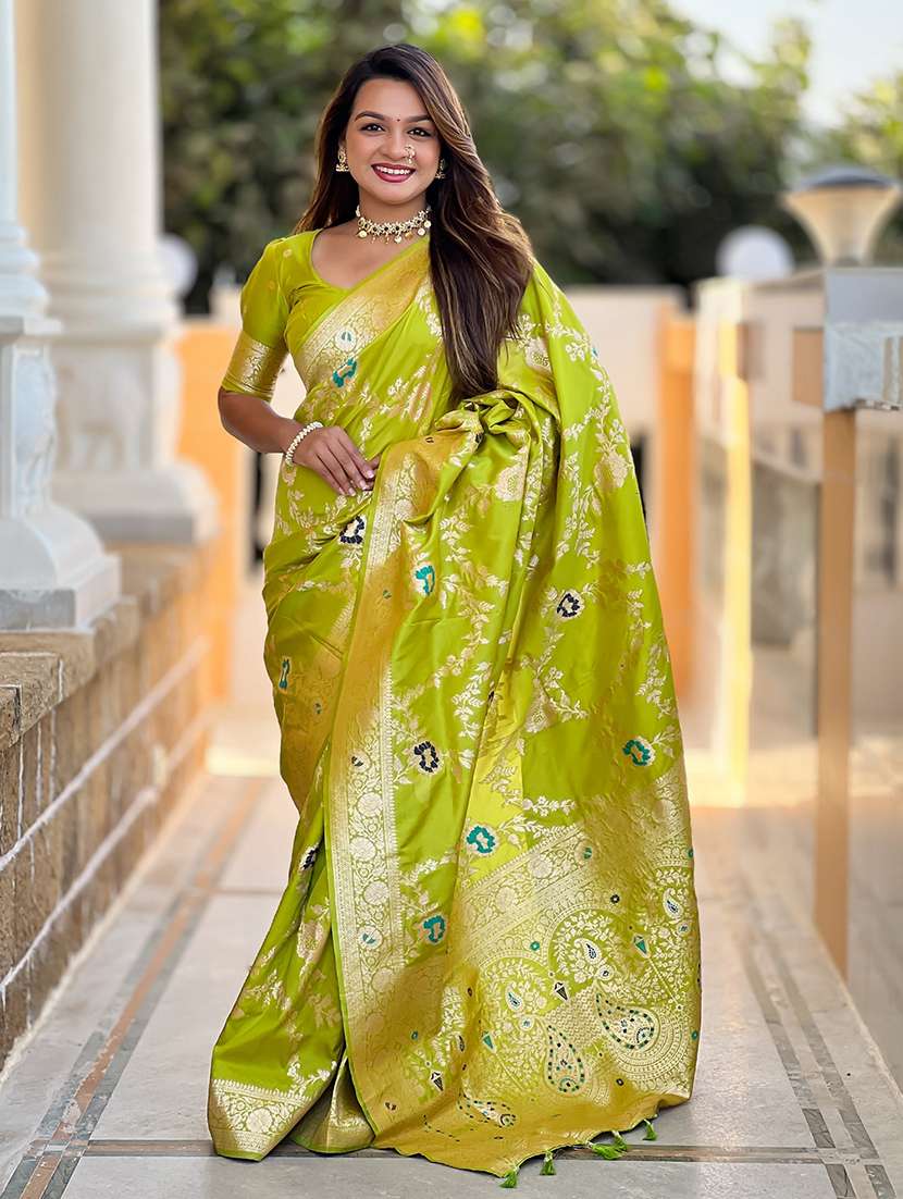 women self design banarasi saree with blouse