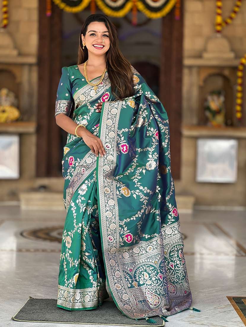 women self design banarasi saree with blouse