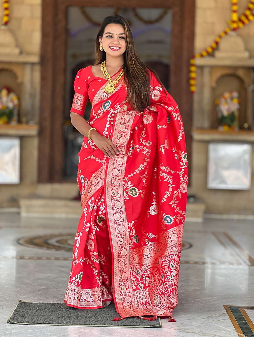 women self design banarasi saree with blouse