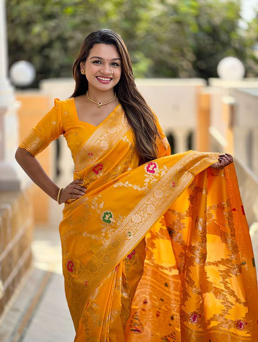 Women Self Design Banarasi Saree With Blouse - 22298802 -  Standard Image - 3