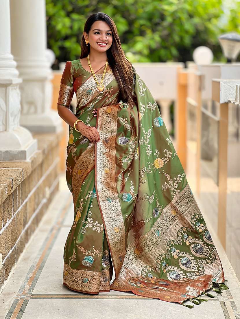 women self design banarasi saree with blouse