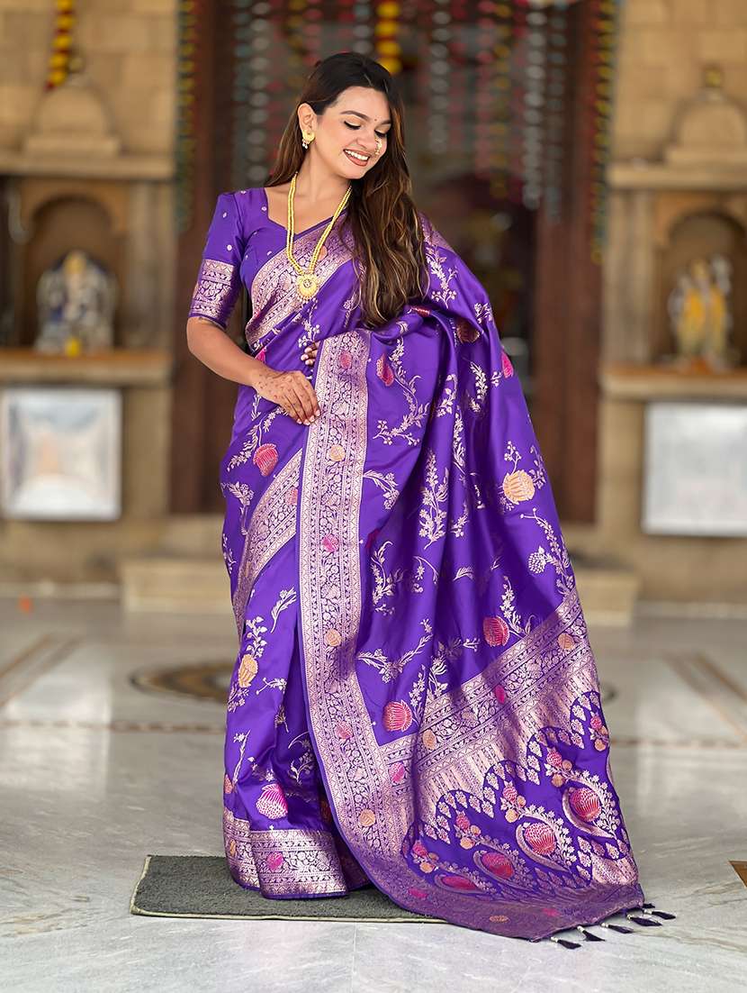 women self design banarasi saree with blouse
