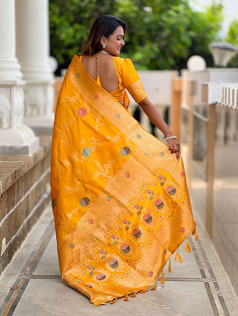 Women Self Design Banarasi Saree With Blouse - 22298815 -  Standard Image - 3
