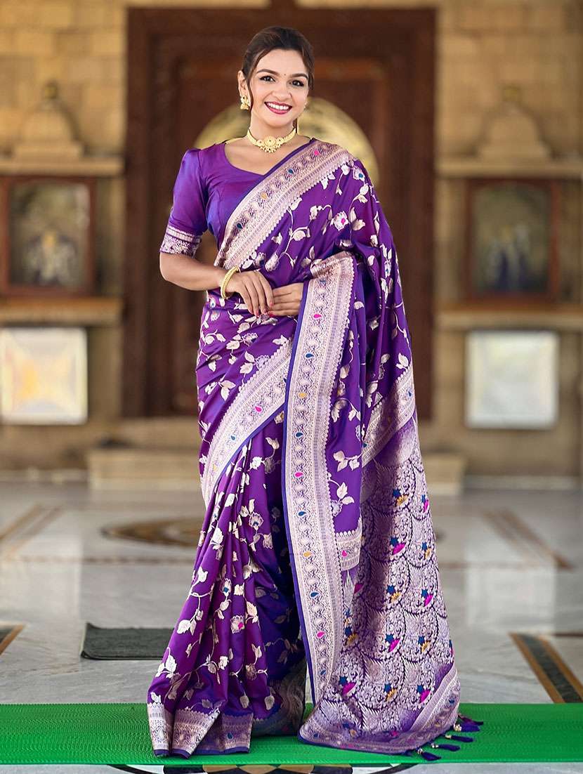 women self design banarasi saree with blouse