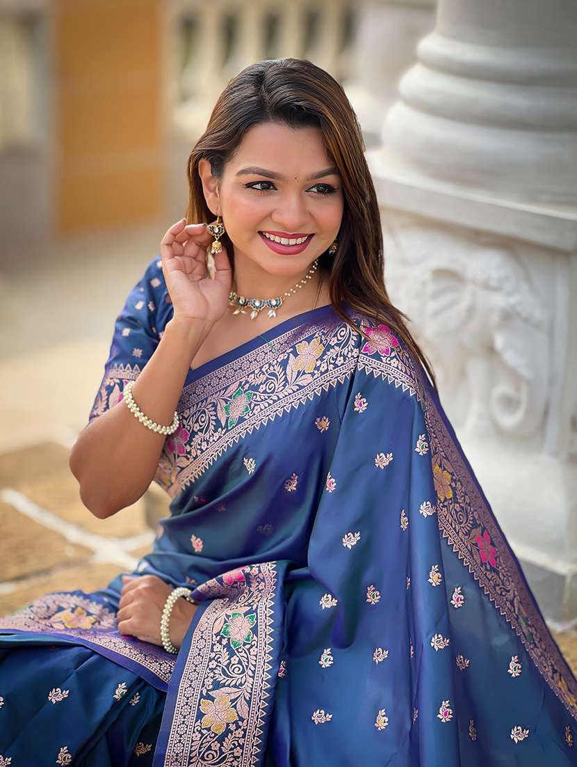 women self design banarasi saree with blouse - 22298833 -  Standard Image - 3