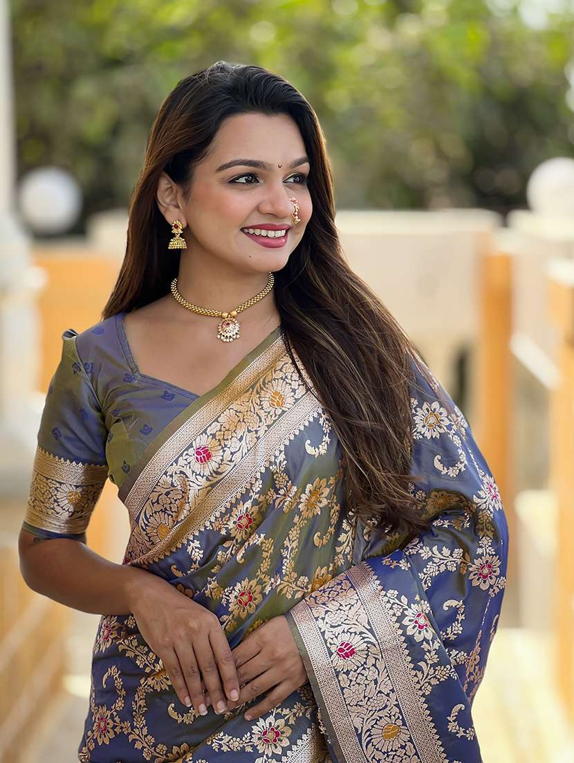 women self design banarasi saree with blouse - 22298841 -  Standard Image - 3