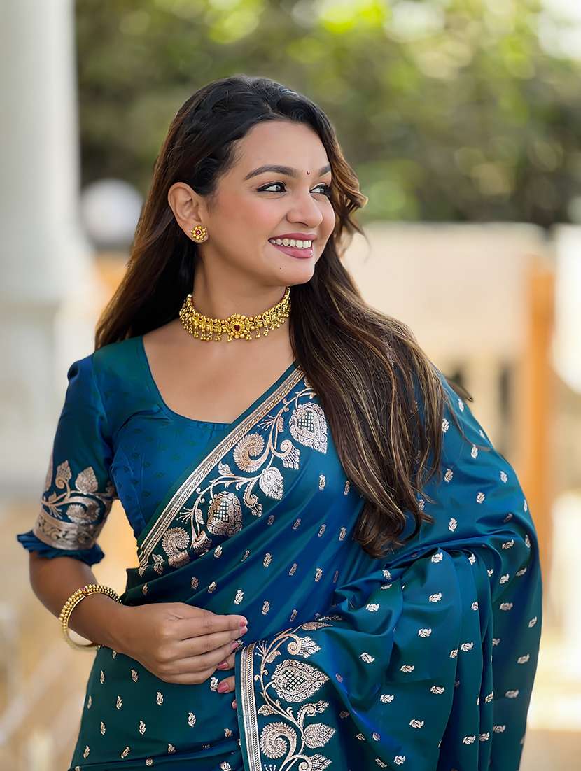 women self design banarasi saree with blouse - 22298860 -  Standard Image - 3