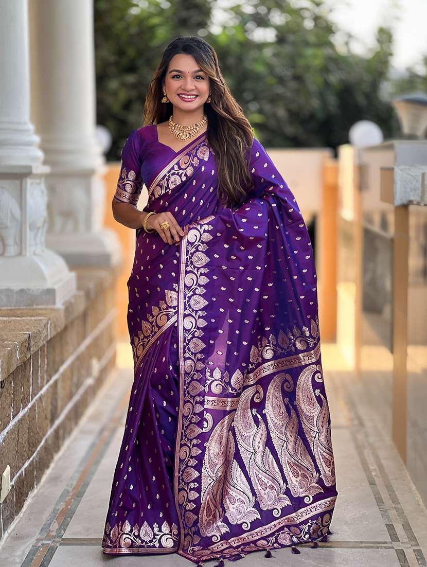 women self design banarasi saree with blouse