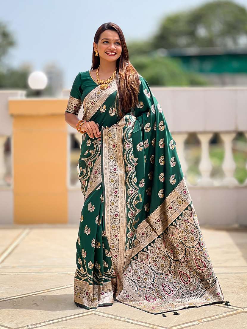 women self design banarasi saree with blouse