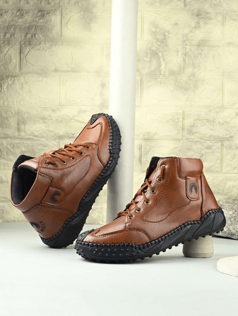 men tan lace up boot
