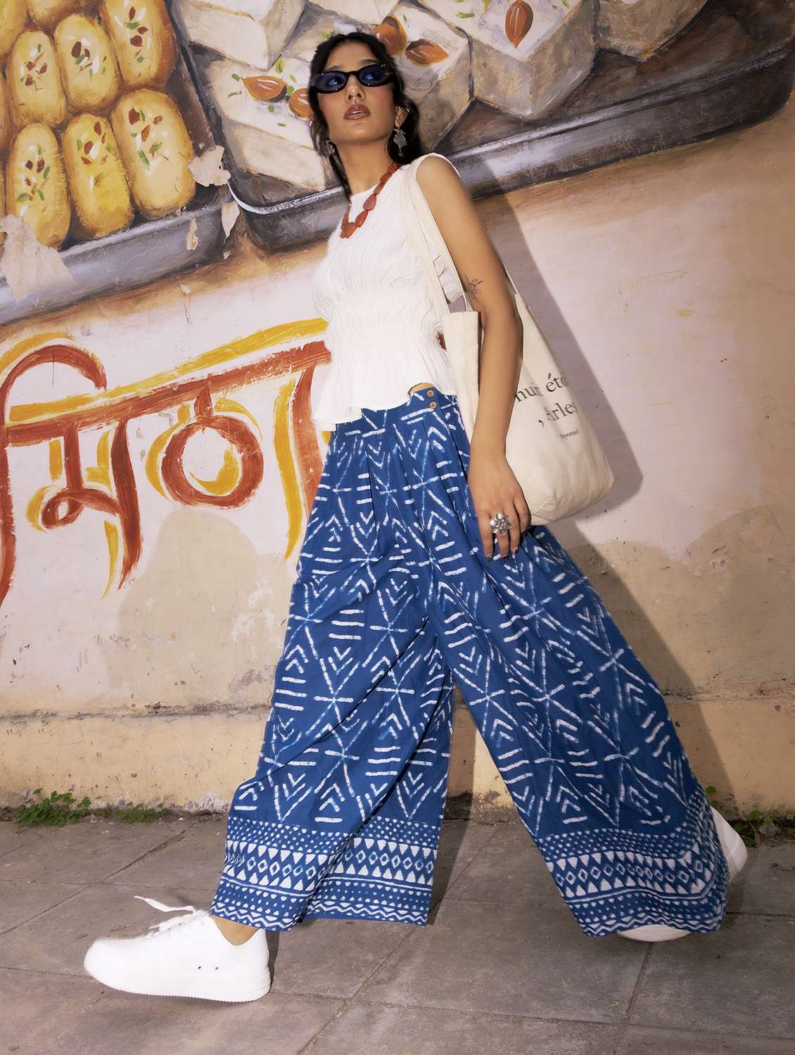 women printed mid rise flared maxi skirt