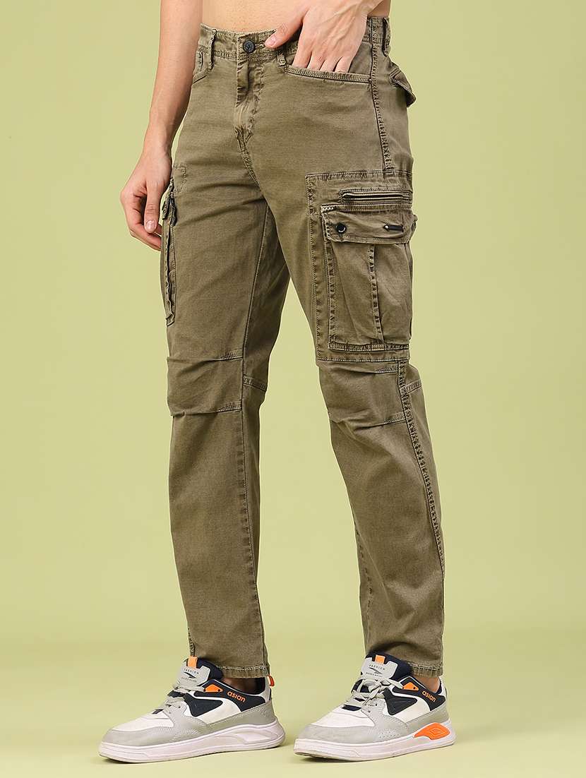 men solid mid rise regular fit cargo 