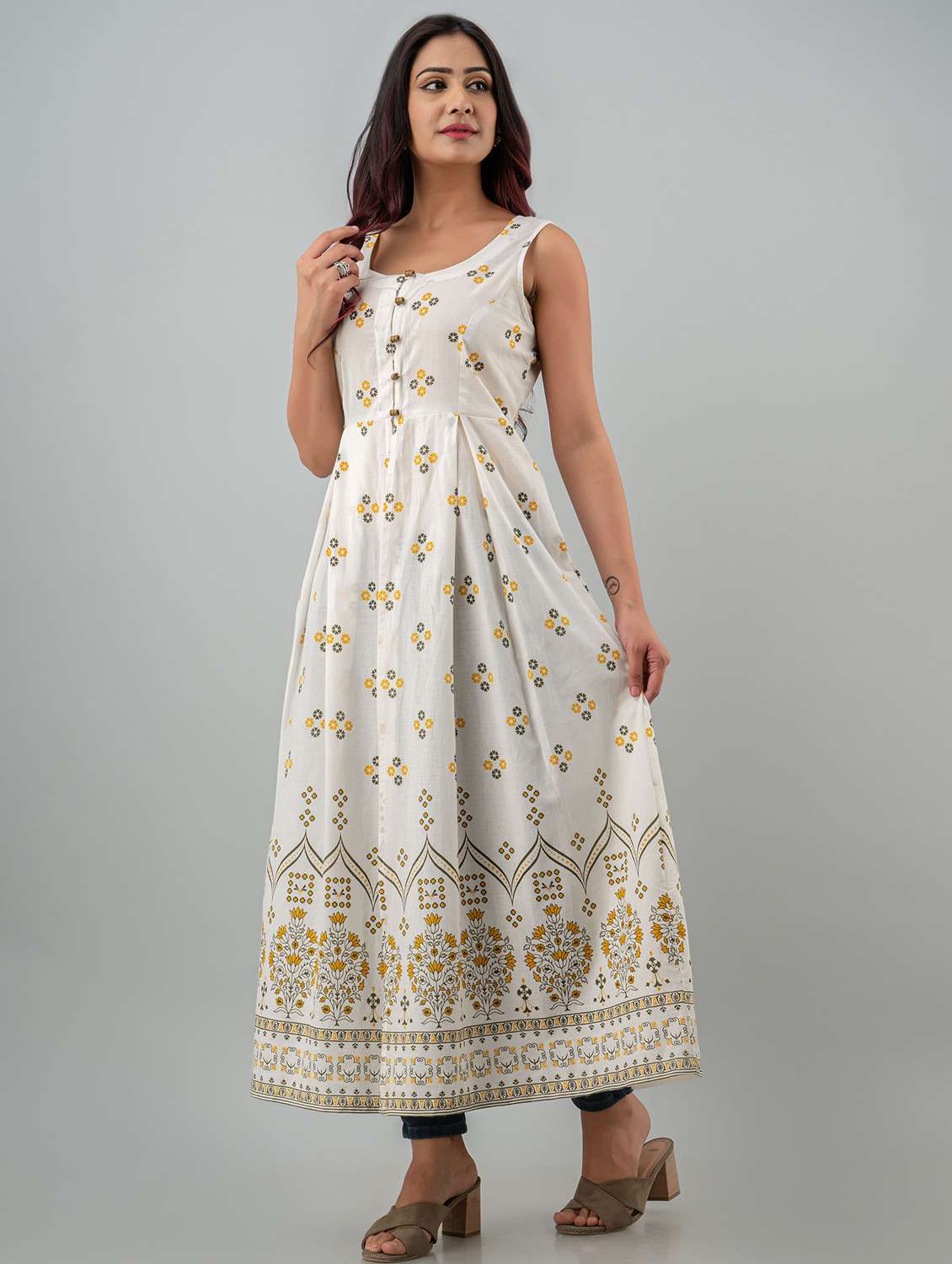 women floral printed sleeveless front slit kurta