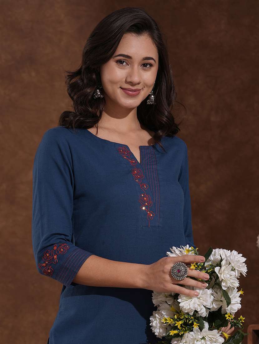 women solid three quarter sleeve straight kurta - 22300548 -  Standard Image - 5