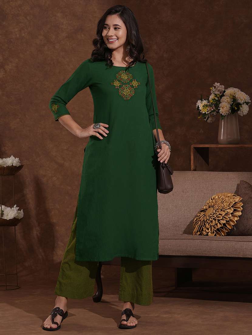 women solid with work round neck kurta pant set 
