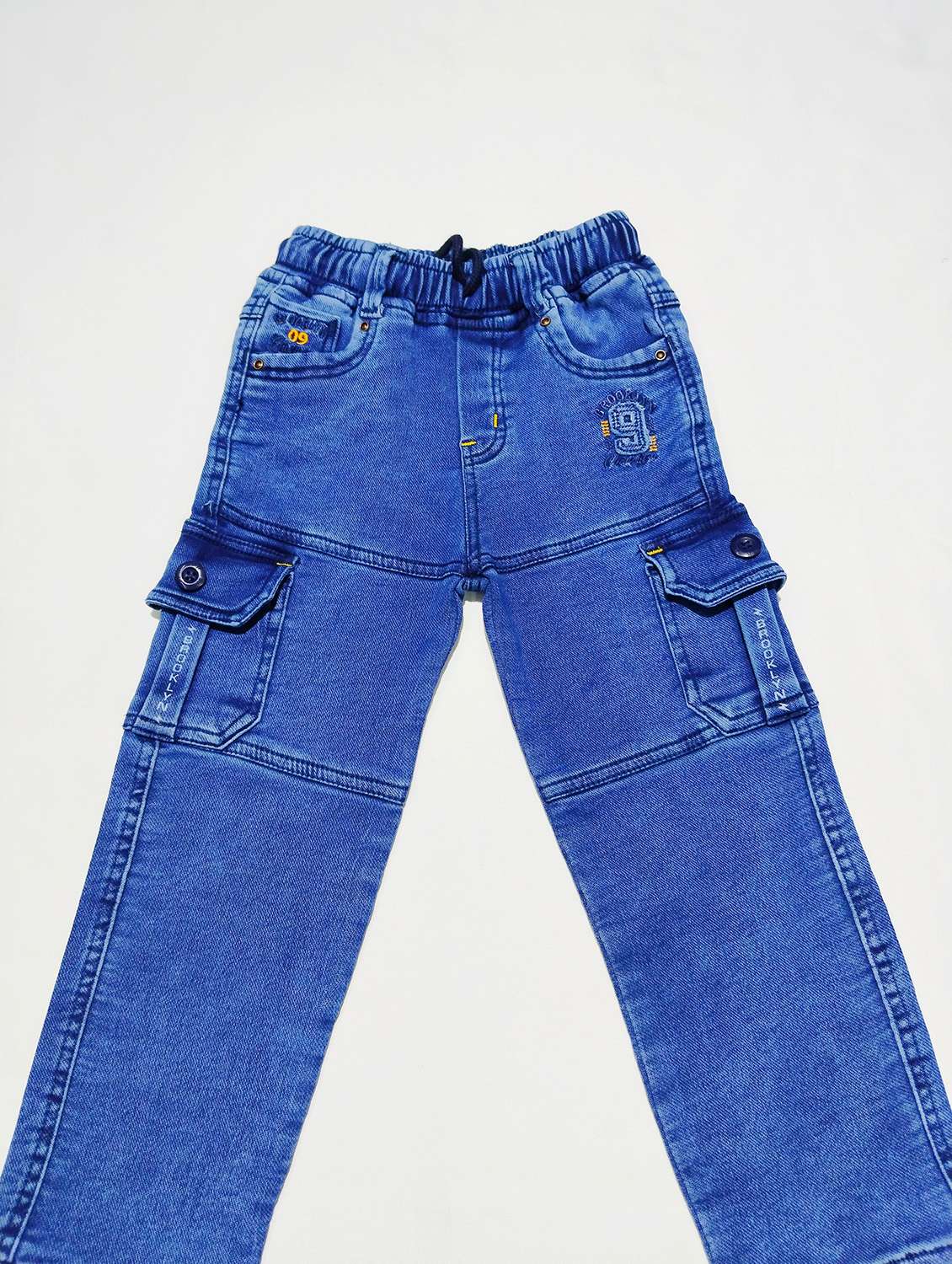 boys solid mid rise denim cargo jeans