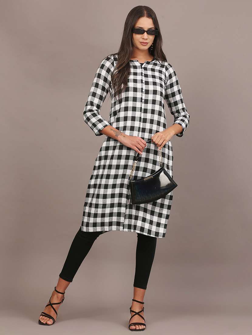 women checkered three quarter sleeve woolen kurta