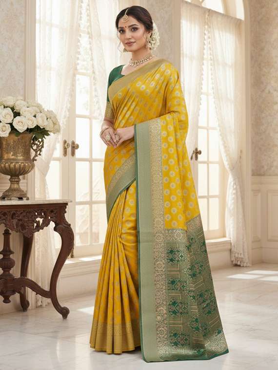 women self design banarasi saree with blouse