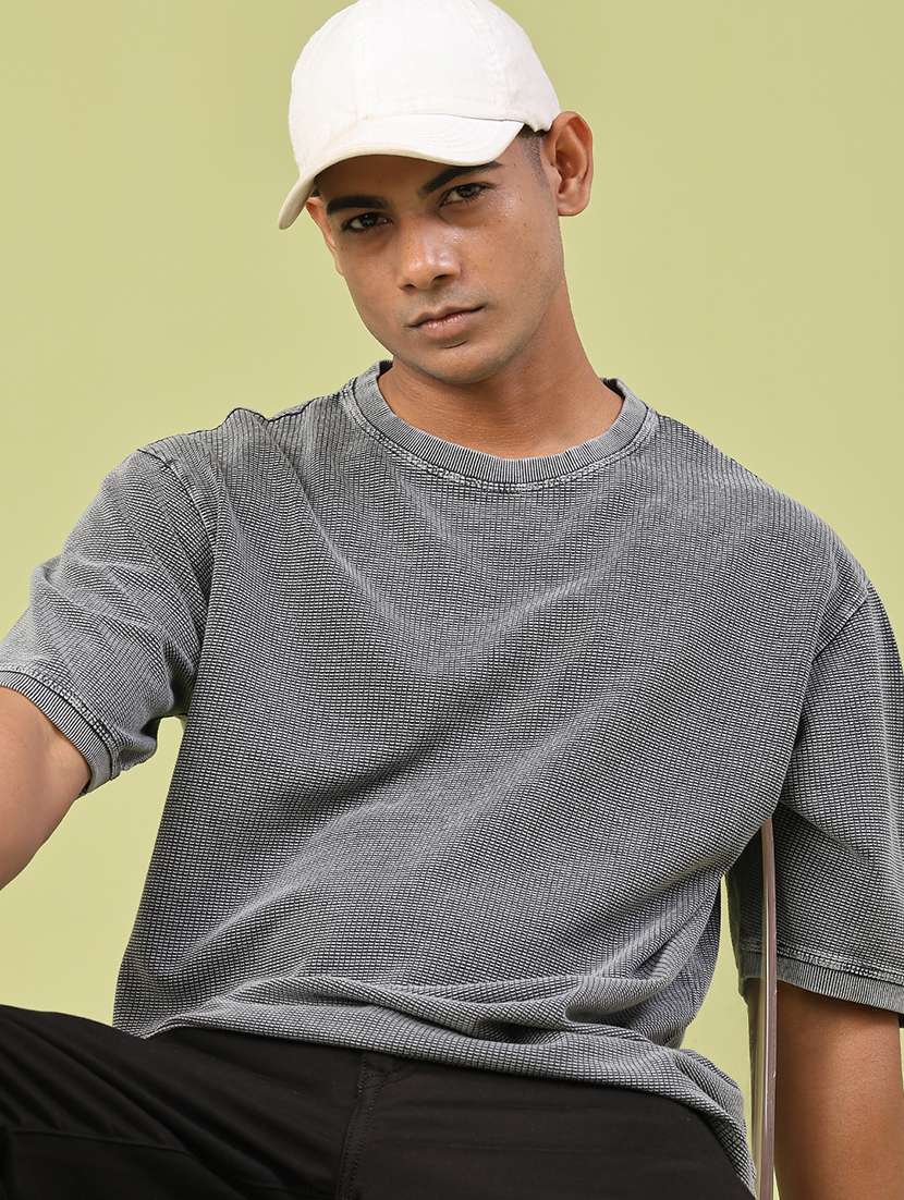 men self design short sleeve loose fit t-shirt