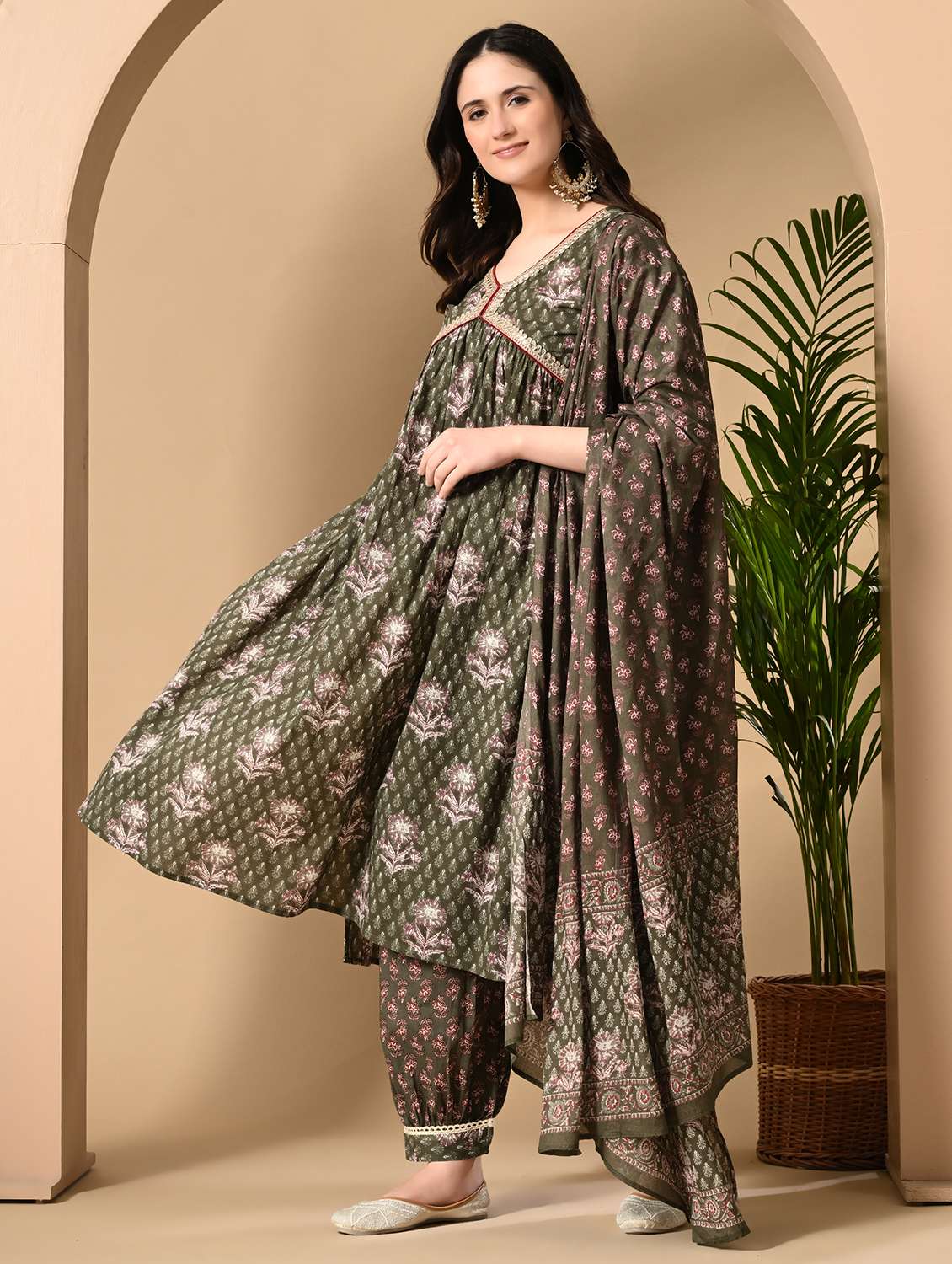 women floral printed three quarter sleeve kurta salwar with dupatta set - 22303173 -  Standard Image - 3