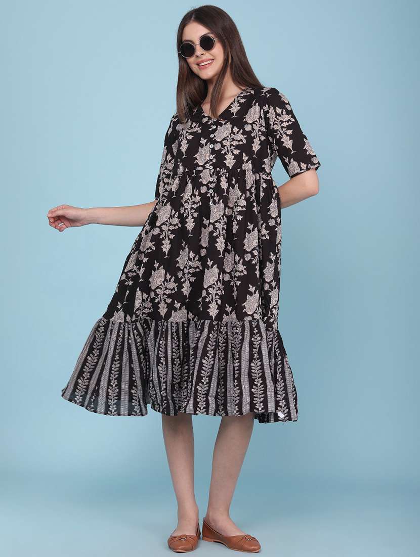 women printed short sleeves tiered dress - 22304214 -  Standard Image - 3