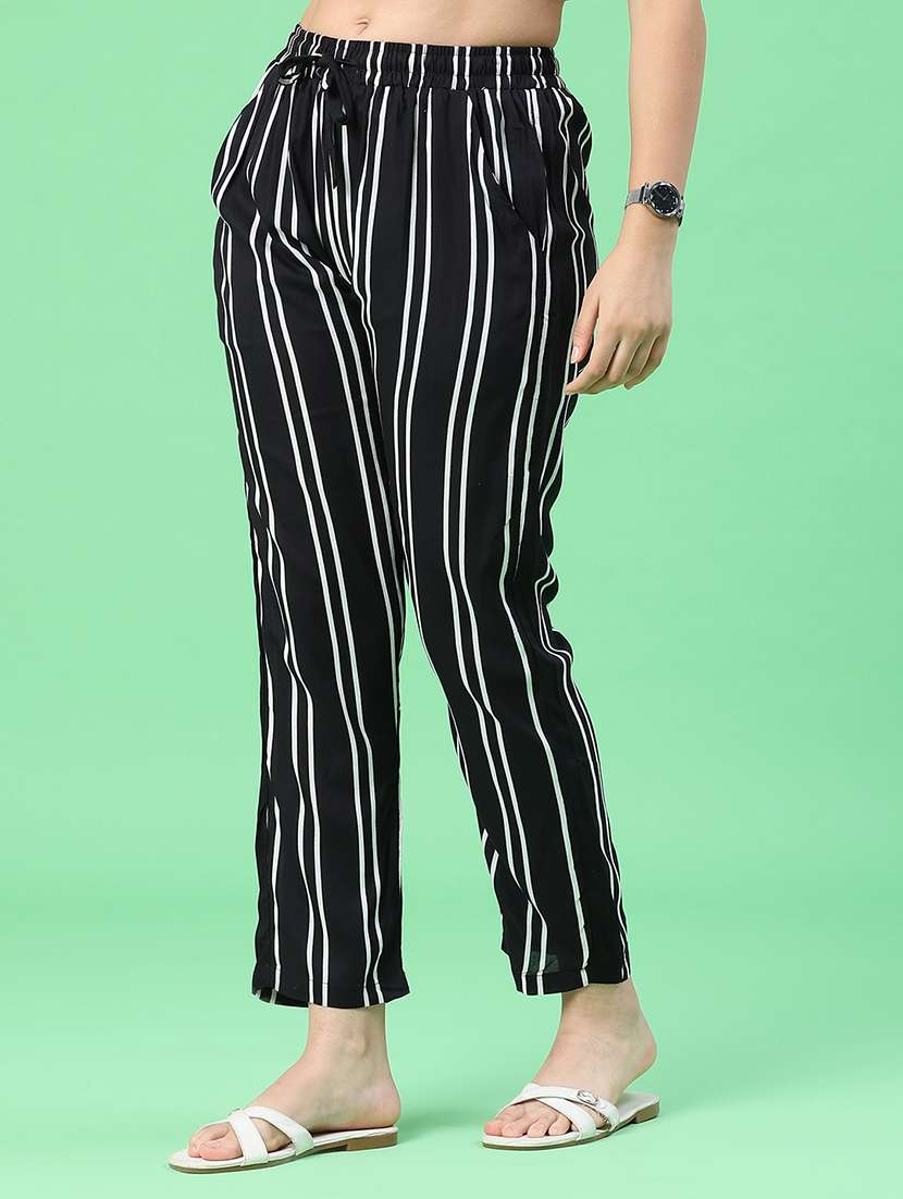 women printed mid rise regular fit pajama