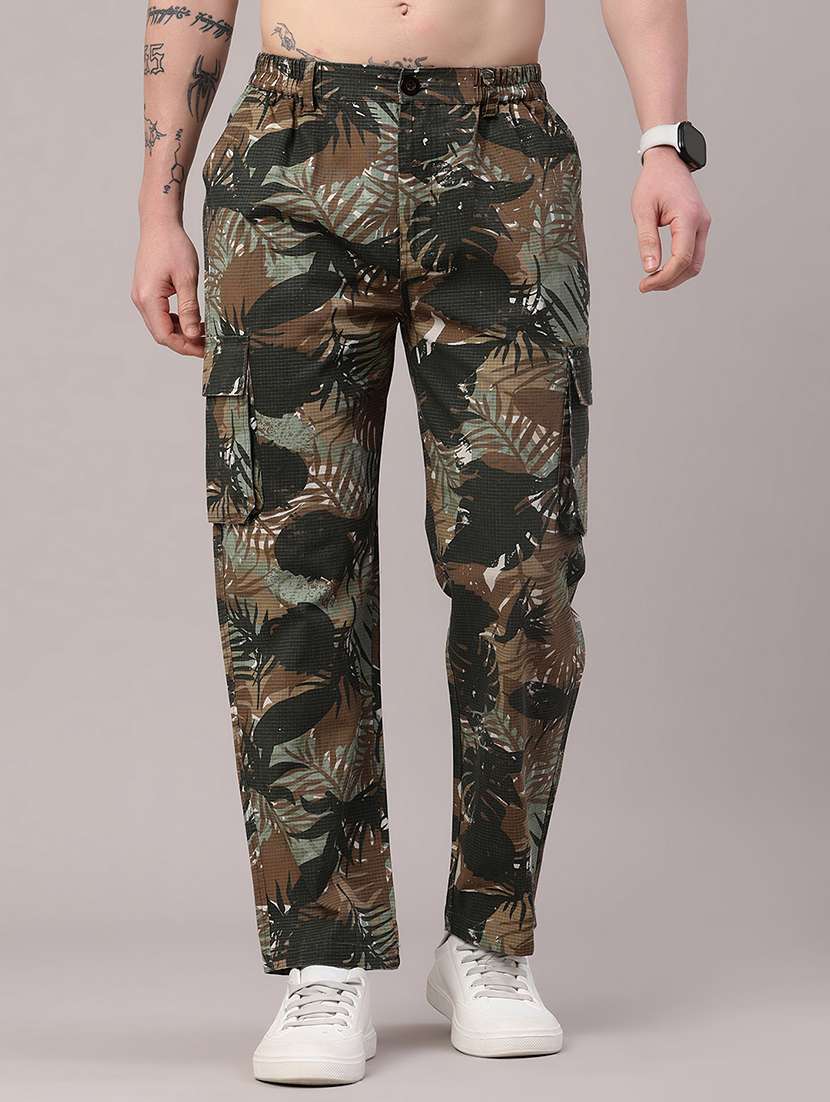 men printed mid rise cargo pant