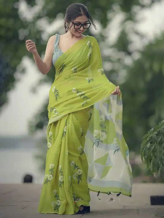women printed casual wear saree with blouse