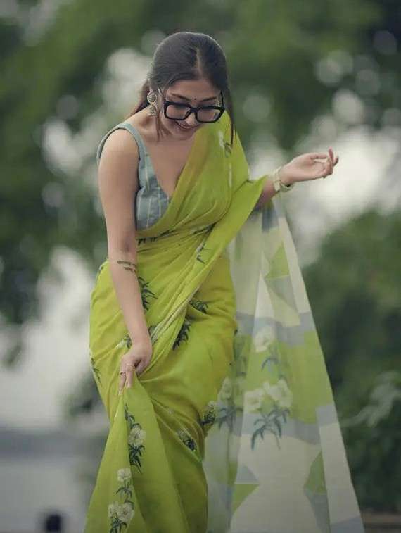 women printed casual wear saree with blouse - 22305923 -  Standard Image - 3