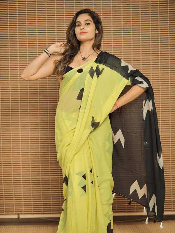 women printed casual wear saree with blouse