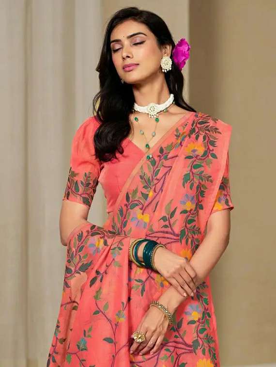 women floral handloom saree with blouse - 22305946 -  Standard Image - 3