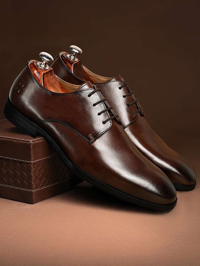men brown lace-up derby