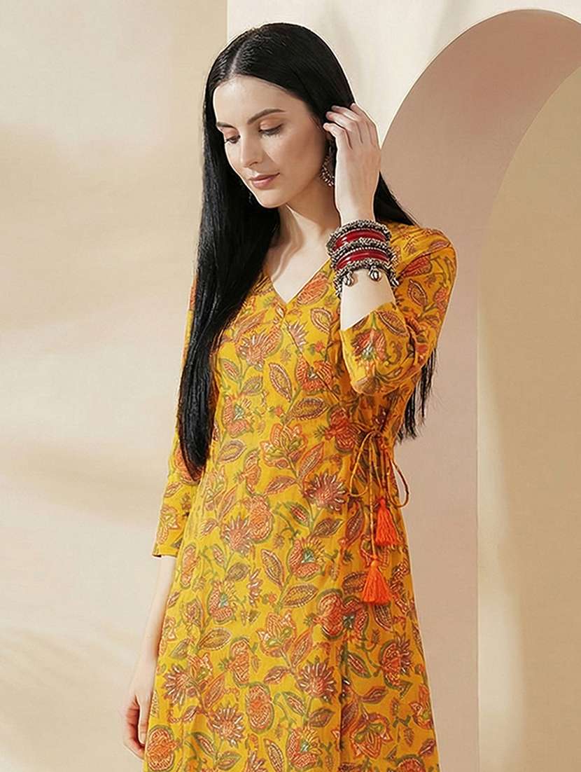 women floral three quarter sleeve angrakha kurta - 22310497 -  Standard Image - 3