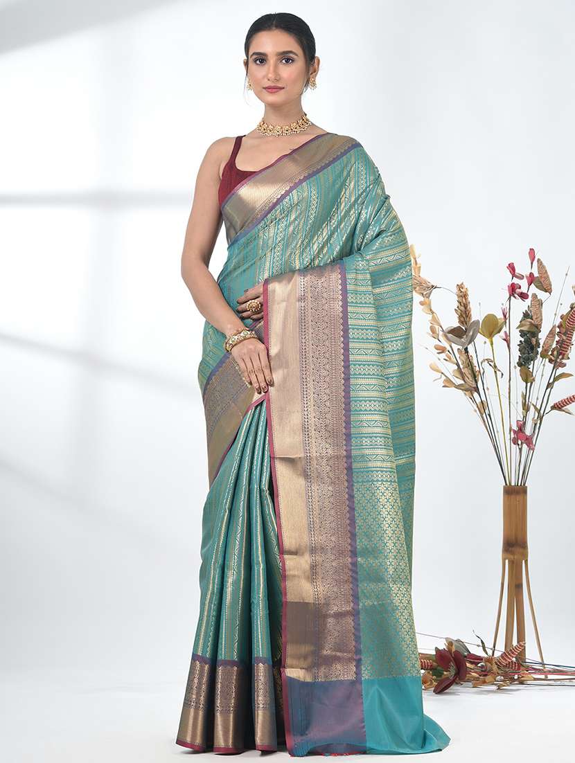 women self design bordered saree with blouse