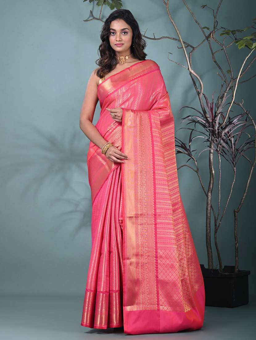 women self design bordered saree with blouse