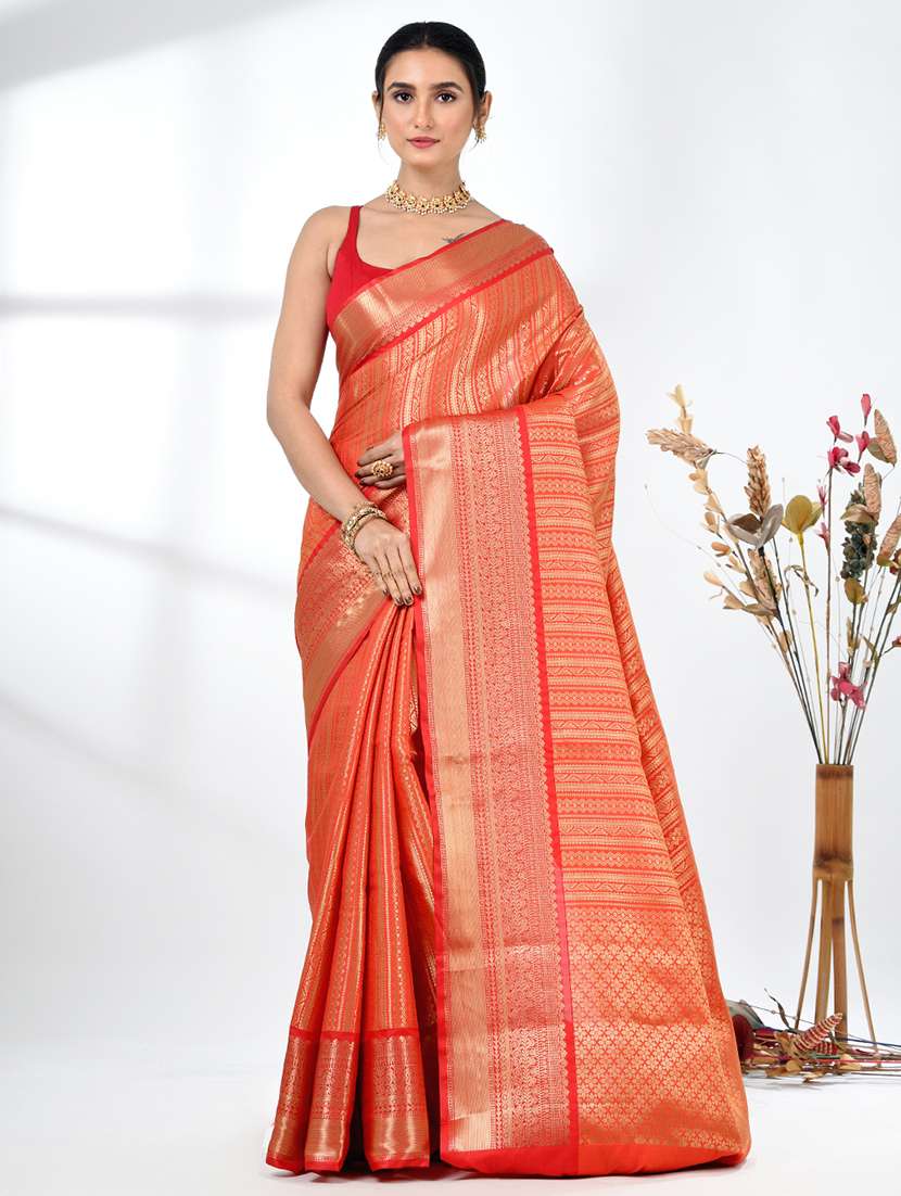 women self design bordered saree with blouse