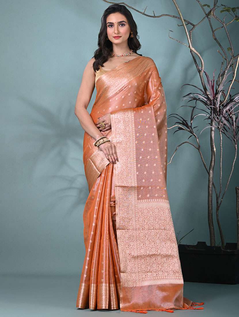 women self design bordered saree with blouse