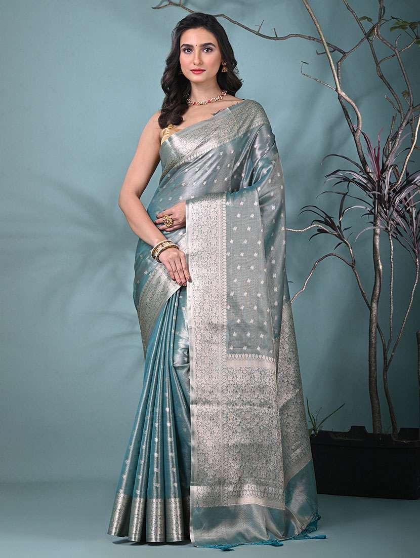 women self design bordered saree with blouse