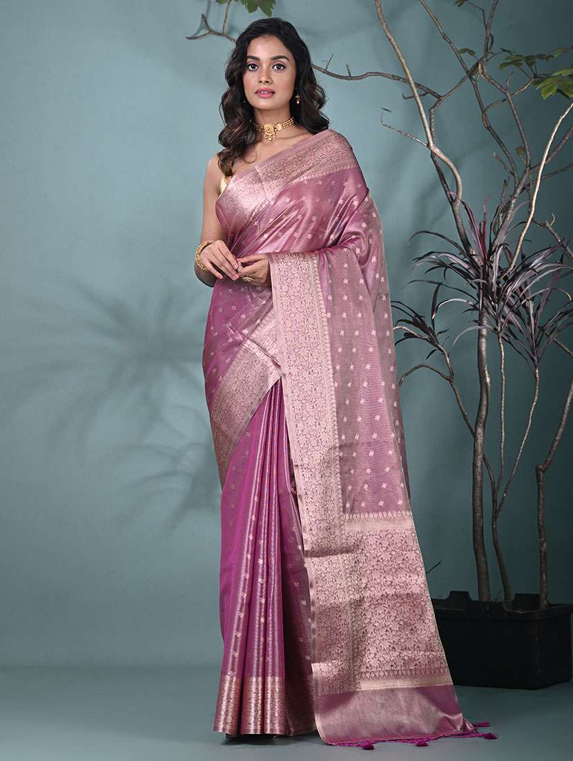 women self design bordered saree with blouse