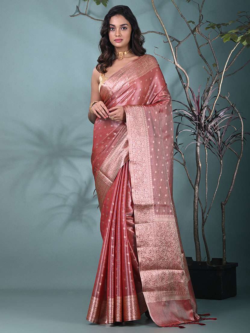 women self design bordered saree with blouse