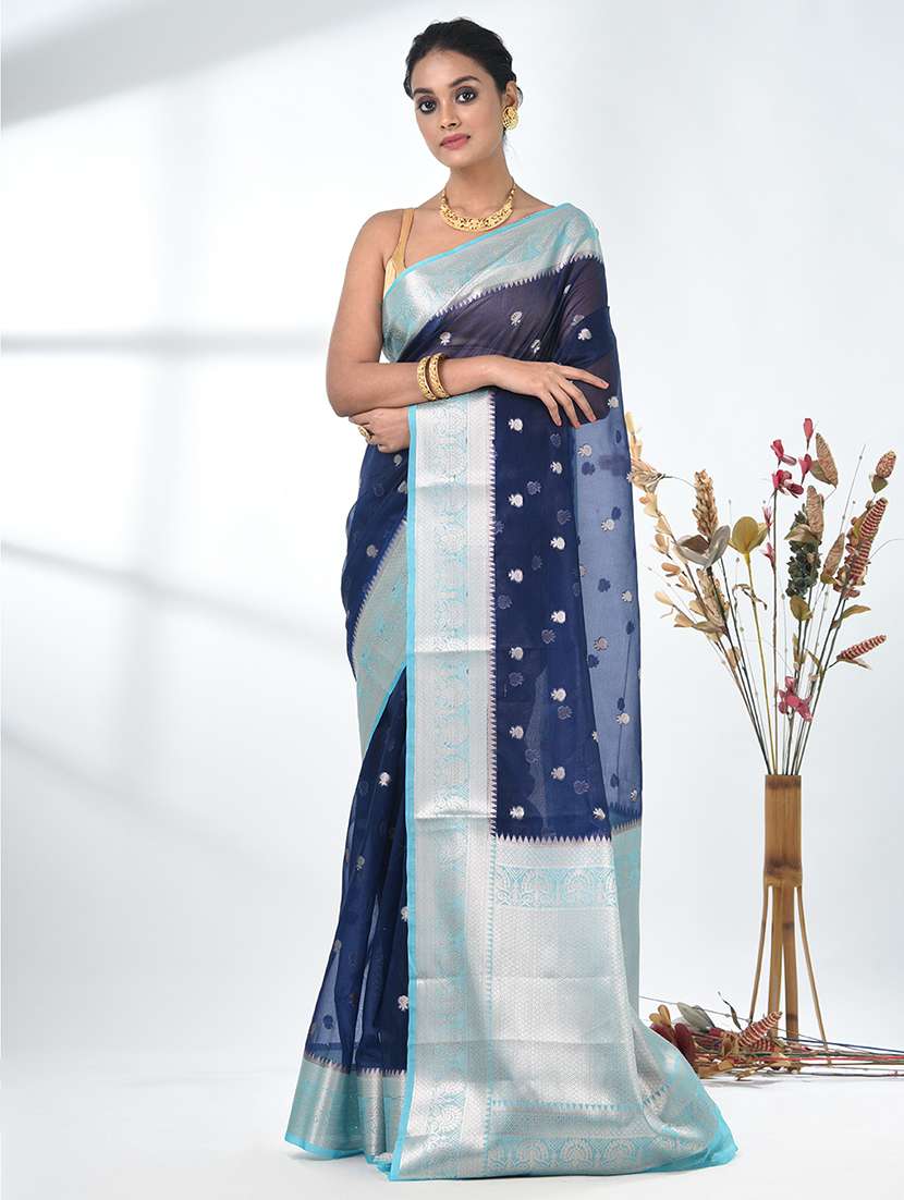 women self design bordered saree with blouse