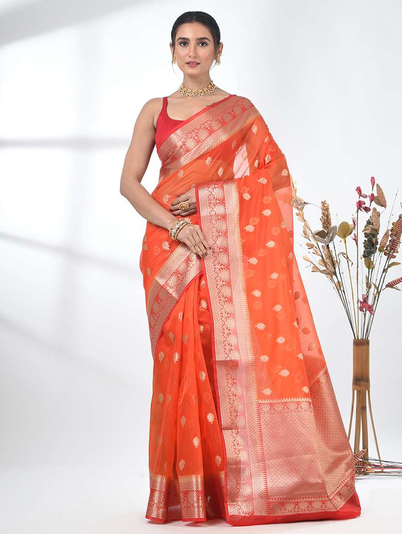women self design bordered saree with blouse