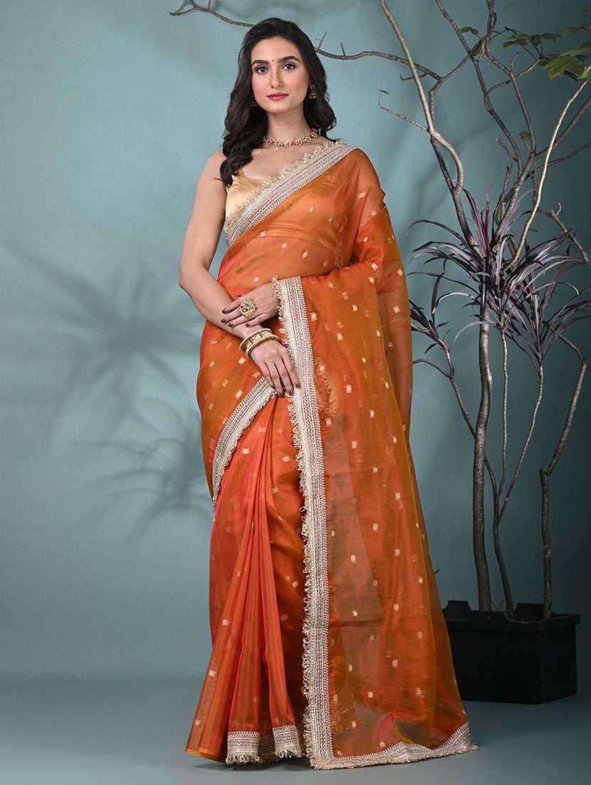 women self design bordered saree with blouse