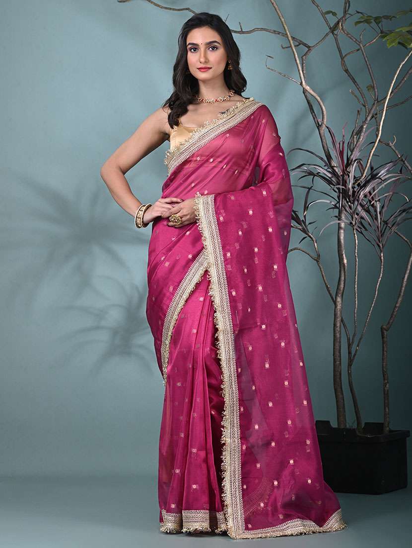 women self design bordered saree with blouse