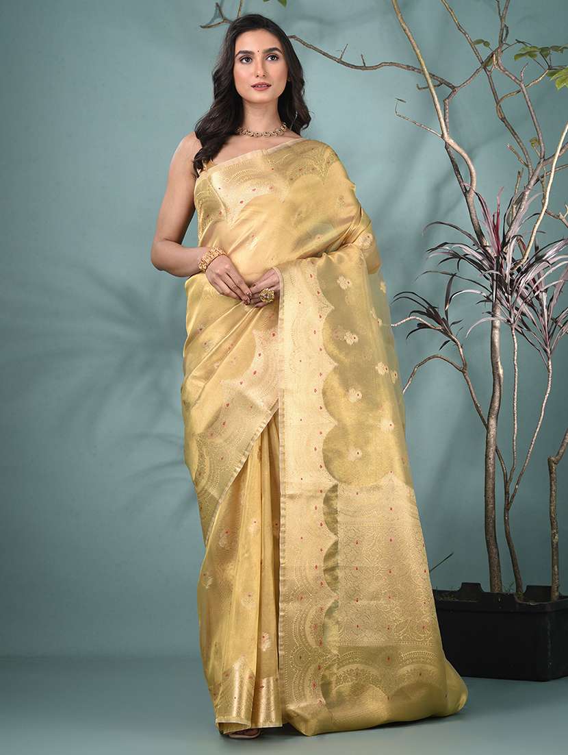 women self design bordered saree with blouse